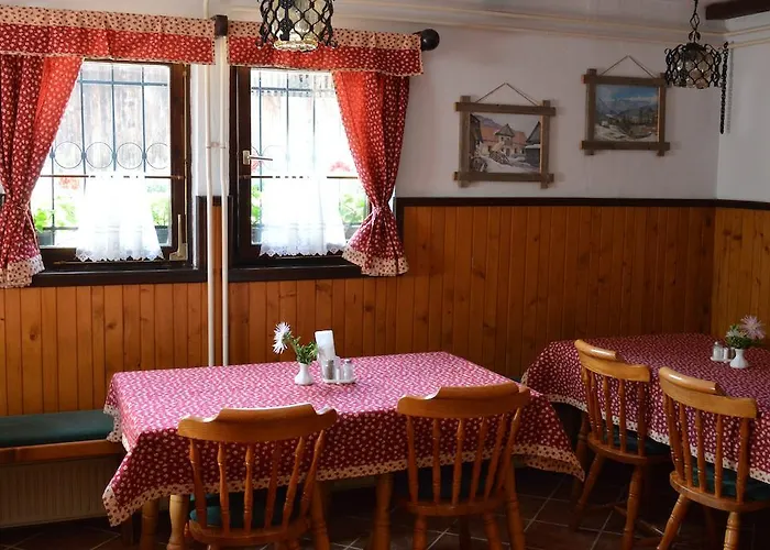 Hisa Plansar Bed and breakfast 3*